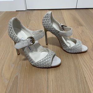 Like new Manolo Blahnik pale gray leather stiletto peep toe heels